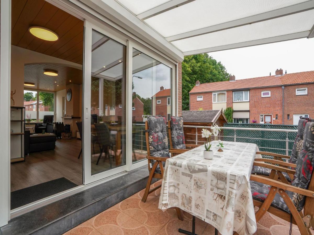 Terraced House In Kerkrade With A Gardenヴィラ エクステリア 写真