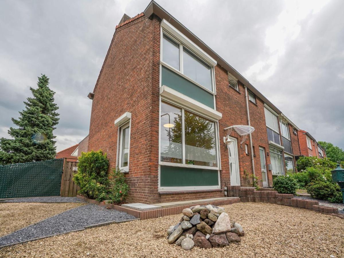 Terraced House In Kerkrade With A Gardenヴィラ エクステリア 写真