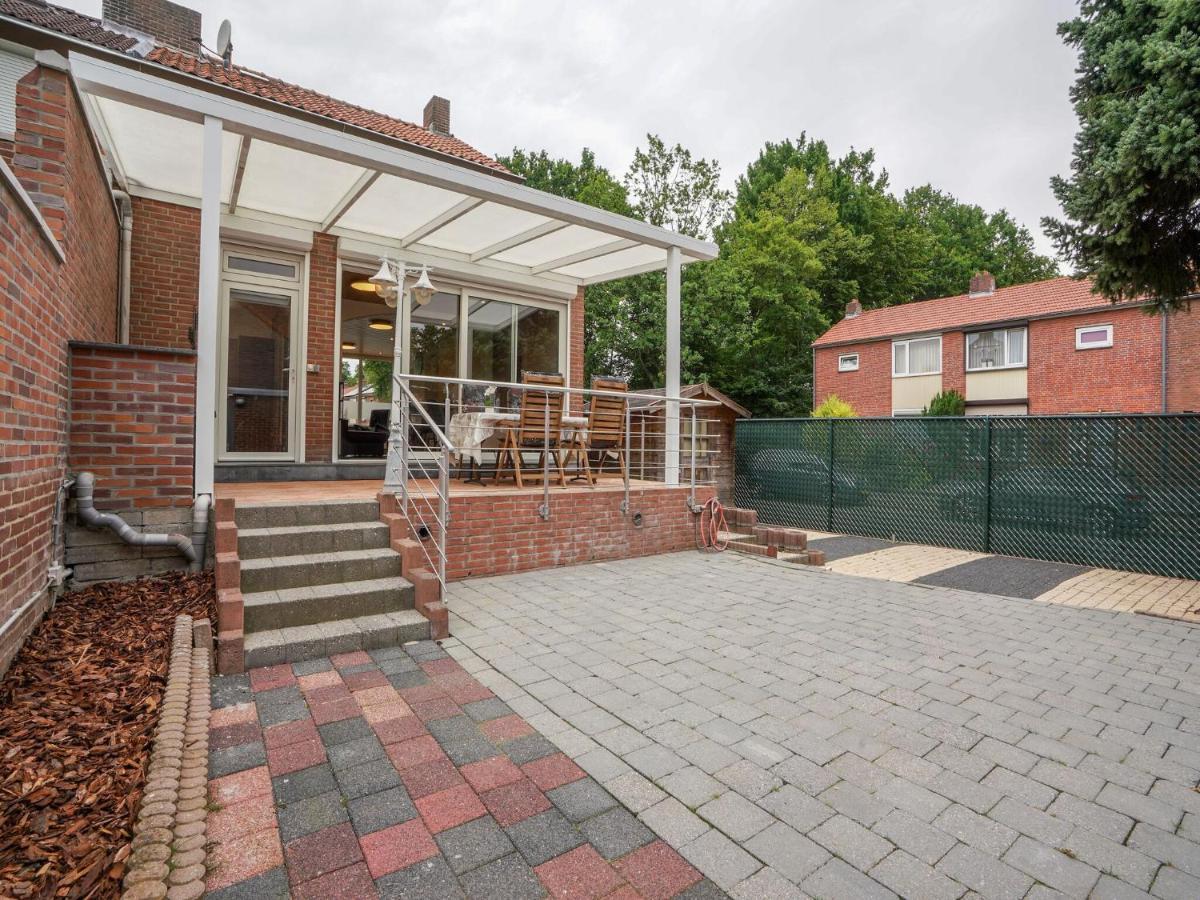 Terraced House In Kerkrade With A Gardenヴィラ エクステリア 写真