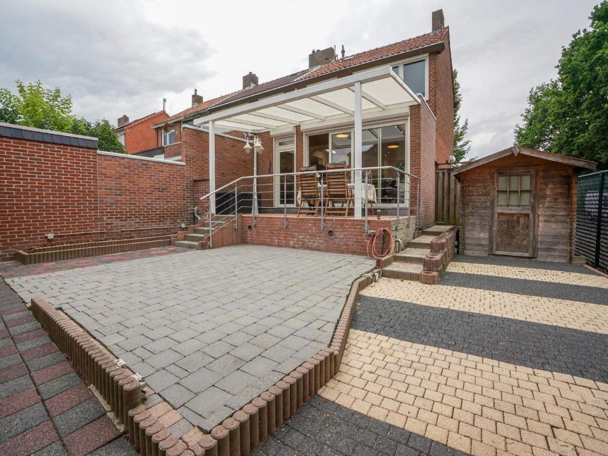 Terraced House In Kerkrade With A Gardenヴィラ エクステリア 写真