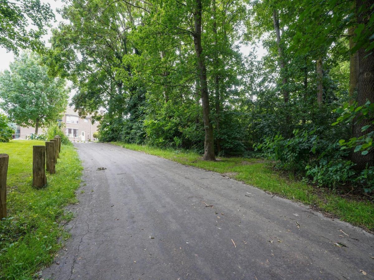 Terraced House In Kerkrade With A Gardenヴィラ エクステリア 写真