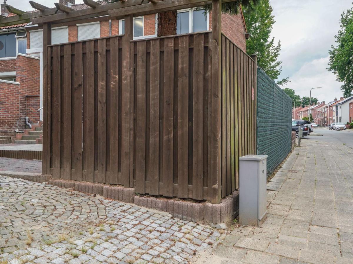 Terraced House In Kerkrade With A Gardenヴィラ エクステリア 写真